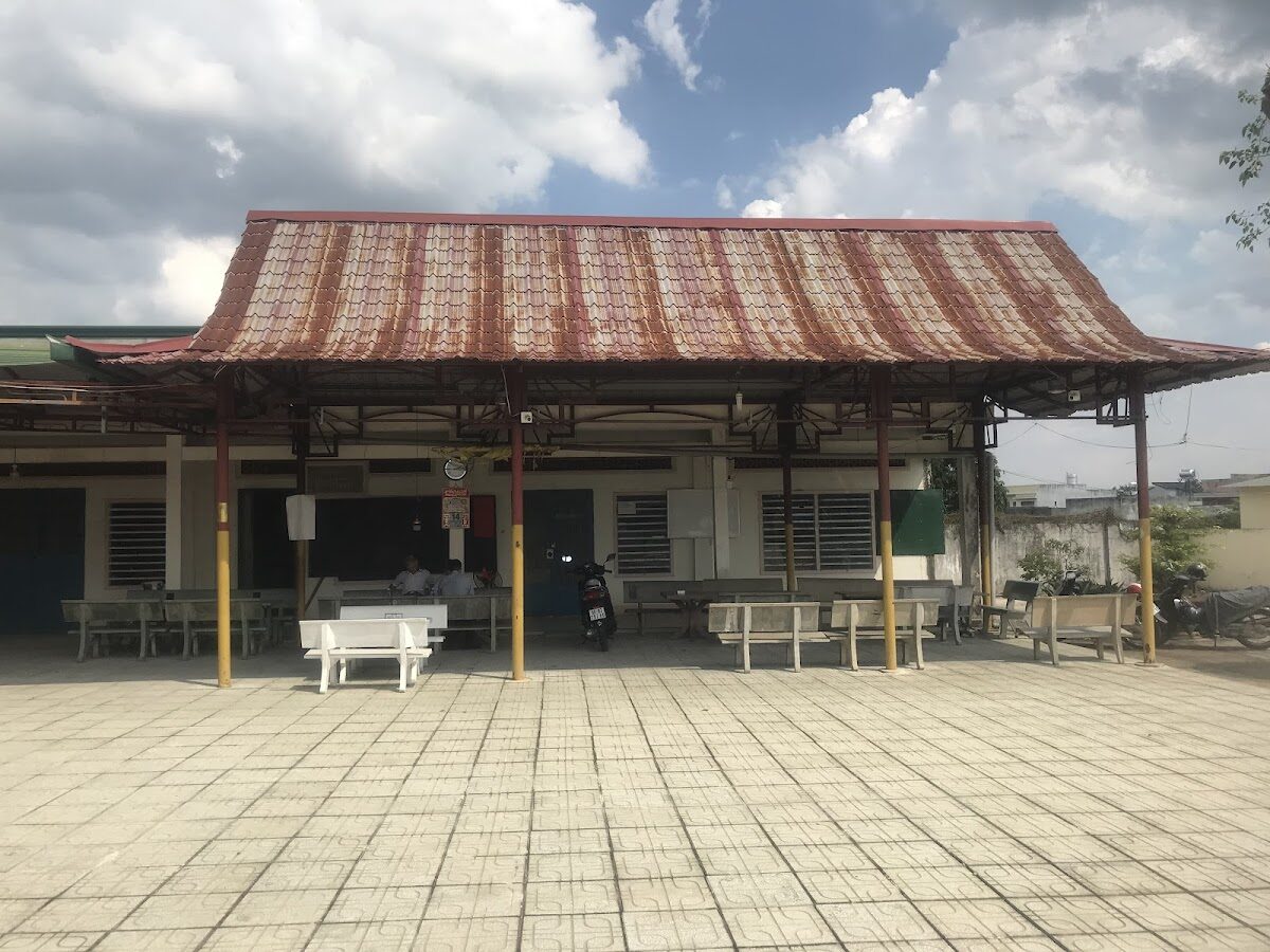 Nhà nghỉ chân trong khuôn viên miếu