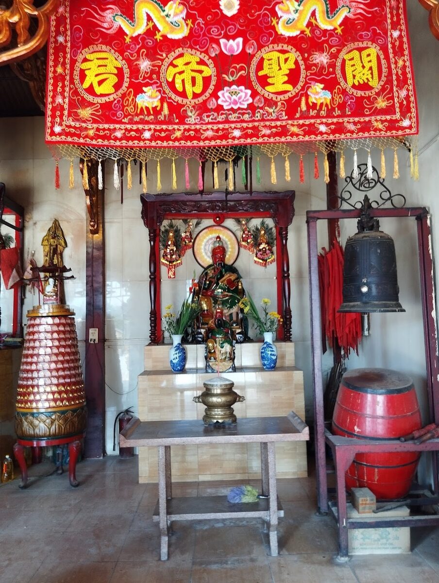 Bàn thờ Quan Thánh Đế Quân